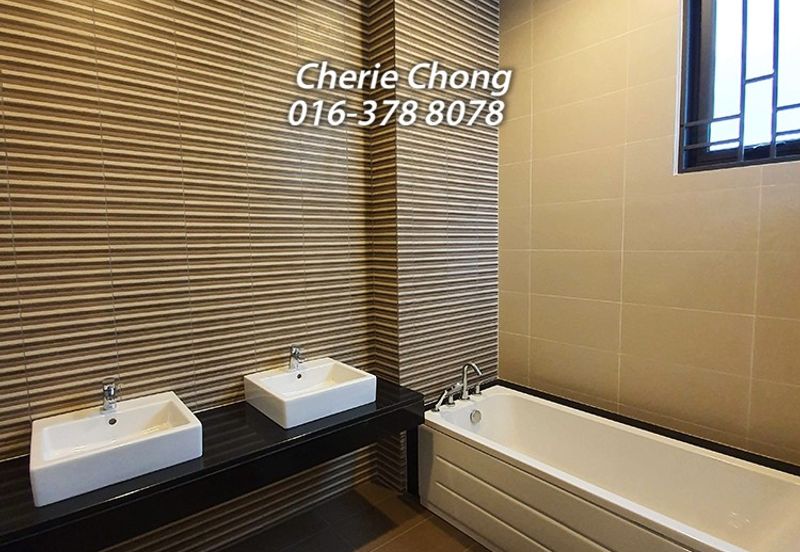 FLORA TROPIKA (THE THOMPSON)