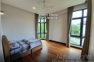 FLORA TROPIKA (THE THOMPSON)