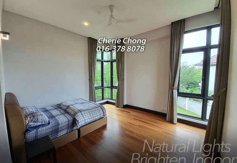 FLORA TROPIKA (THE THOMPSON)