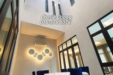 FLORA TROPIKA (THE THOMPSON)