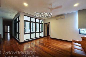 FLORA TROPIKA (THE THOMPSON)