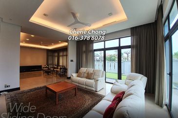 FLORA TROPIKA (THE THOMPSON)