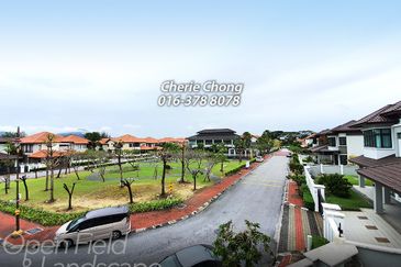 FLORA TROPIKA (THE THOMPSON)