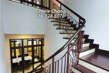 FLORA TROPIKA (THE THOMPSON)