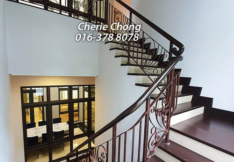 FLORA TROPIKA (THE THOMPSON)