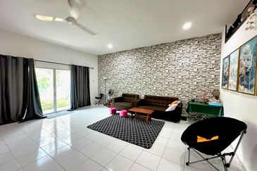 Lahat Mines Double Storey Superlink Terrace House for Sale 