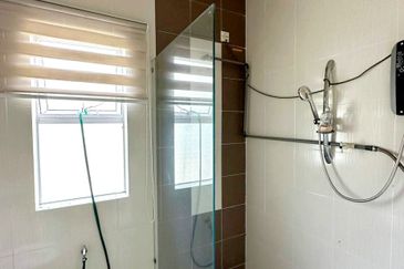 Lahat Mines Double Storey Superlink Terrace House for Sale 