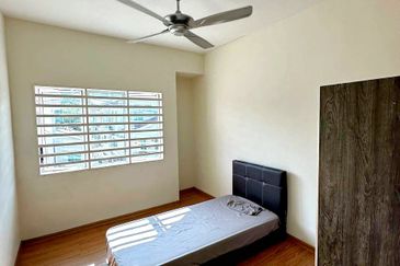 Lahat Mines Double Storey Superlink Terrace House for Sale 