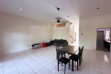 Lahat Mines Double Storey Superlink Terrace House for Sale 