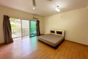 Lahat Mines Double Storey Superlink Terrace House for Sale 