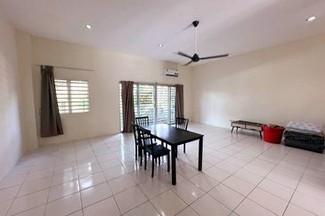 Lahat Mines Double Storey Superlink Terrace House for Sale 