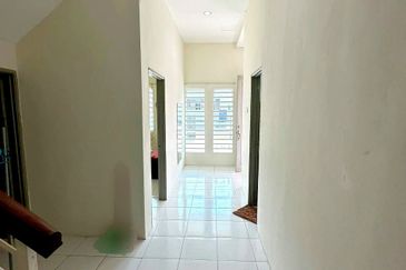 Lahat Mines Double Storey Superlink Terrace House for Sale 