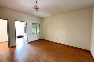 Lahat Mines Double Storey Superlink Terrace House for Sale 