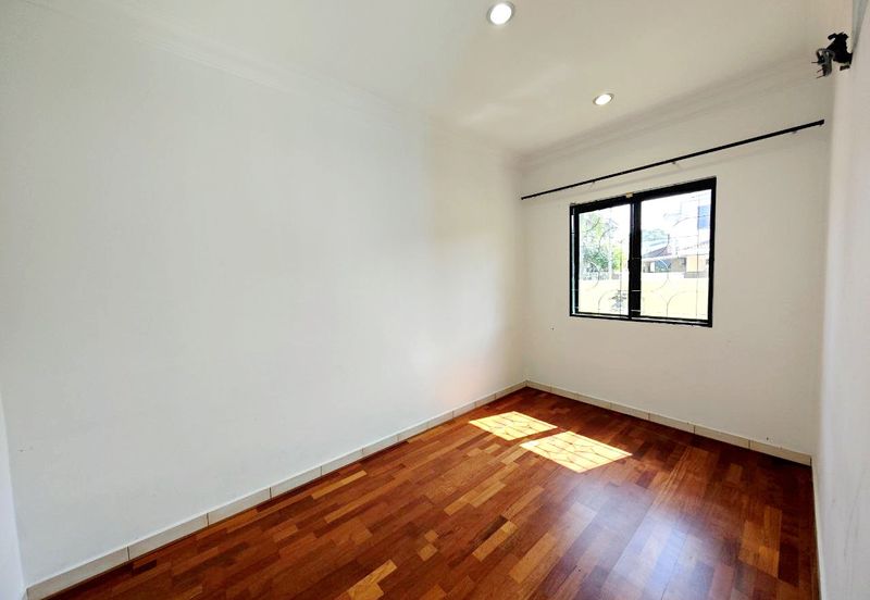 Pasir Pinji Double Storey Semi-D Corner House for Sale 