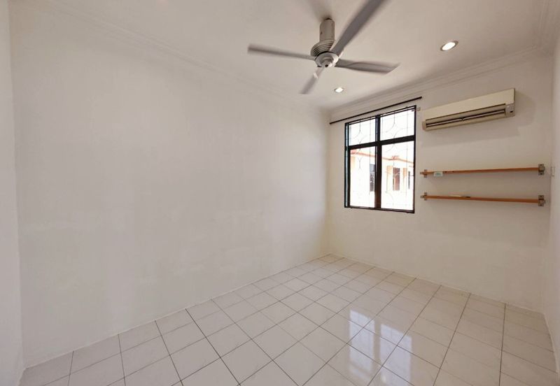 Pasir Pinji Double Storey Semi-D Corner House for Sale 