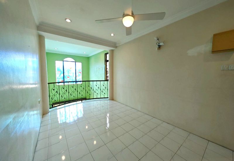 Pasir Pinji Double Storey Semi-D Corner House for Sale 