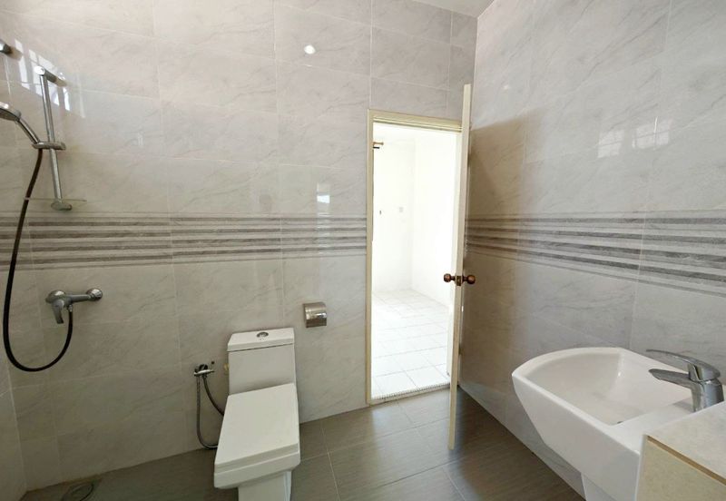 Pasir Pinji Double Storey Semi-D Corner House for Sale 