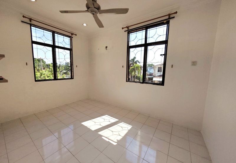 Pasir Pinji Double Storey Semi-D Corner House for Sale 