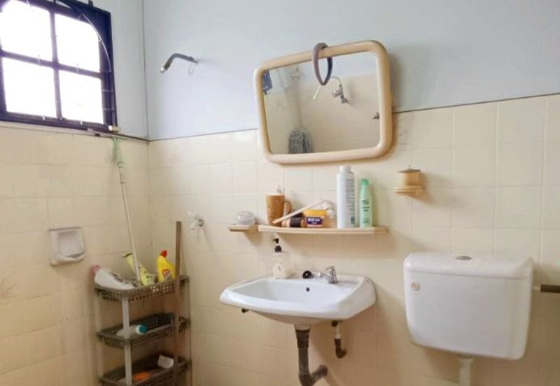 Bercham Double Storey Corner House With Big Land for Sale 