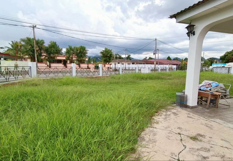 Bercham Double Storey Corner House With Big Land for Sale 