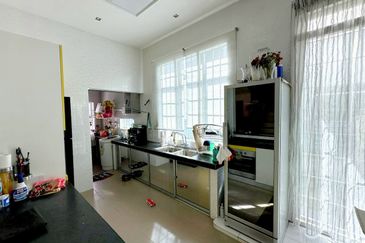 Lahat Mines Double Storey Superlink Intermediate Terrace House for Sale 