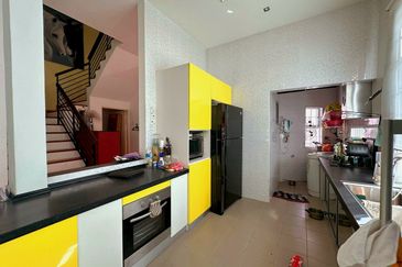 Lahat Mines Double Storey Superlink Intermediate Terrace House for Sale 