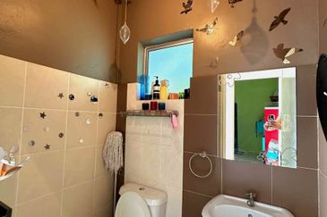 Lahat Mines Double Storey Superlink Intermediate Terrace House for Sale 