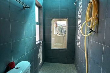 Lahat Mines Double Storey Superlink Intermediate Terrace House for Sale 