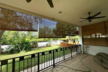 Lahat Mines Double Storey Superlink Intermediate Terrace House for Sale 