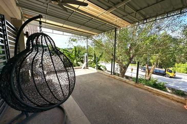 Lahat Mines Double Storey Superlink Intermediate Terrace House for Sale 