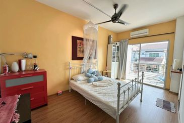 Lahat Mines Double Storey Superlink Intermediate Terrace House for Sale 