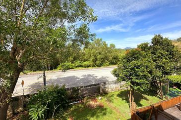 Lahat Mines Double Storey Superlink Intermediate Terrace House for Sale 