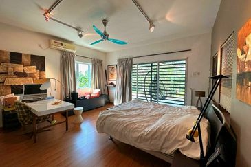 Lahat Mines Double Storey Superlink Intermediate Terrace House for Sale 