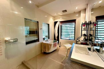 Lahat Mines Double Storey Superlink Intermediate Terrace House for Sale 