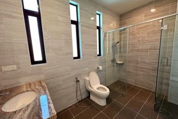 Meru Valley Golf Resort 2 Storey Bungalow with Basement for Sale 