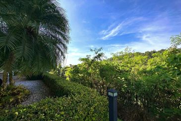 Meru Valley Golf Resort 2 Storey Bungalow with Basement for Sale 