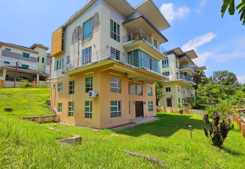 Meru Valley Golf Resort 4 Storey Bungalow for Sale 