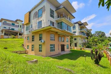 Meru Valley Golf Resort 4 Storey Bungalow for Sale 