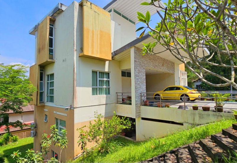 Meru Valley Golf Resort 4 Storey Bungalow for Sale 