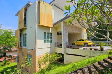 Meru Valley Golf Resort 4 Storey Bungalow for Sale 