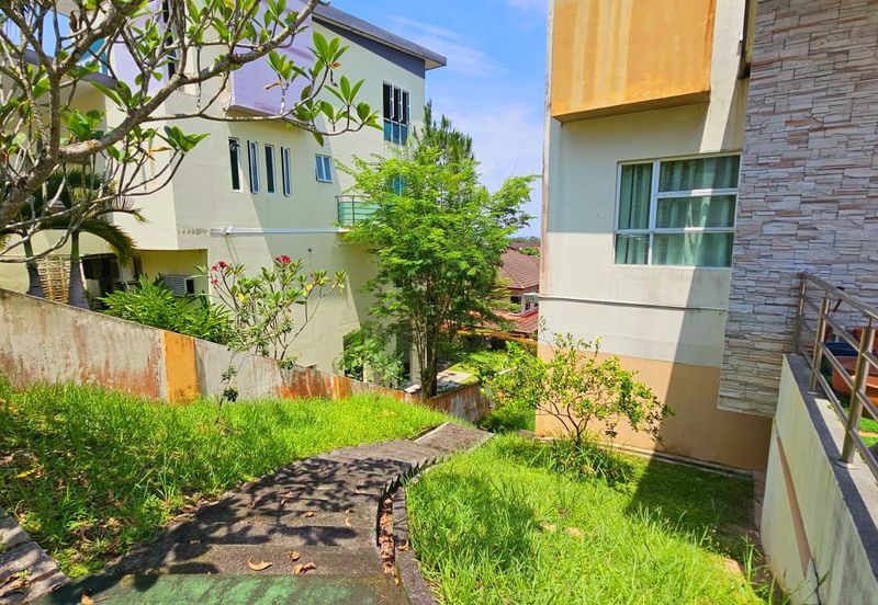 Meru Valley Golf Resort 4 Storey Bungalow for Sale 