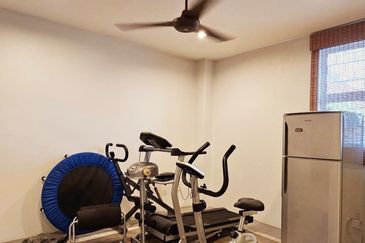 Meru Valley Golf Resort 4 Storey Bungalow for Sale 