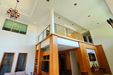 Meru Valley Golf Resort 4 Storey Bungalow for Sale 