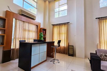 Meru Valley Golf Resort 4 Storey Bungalow for Sale 