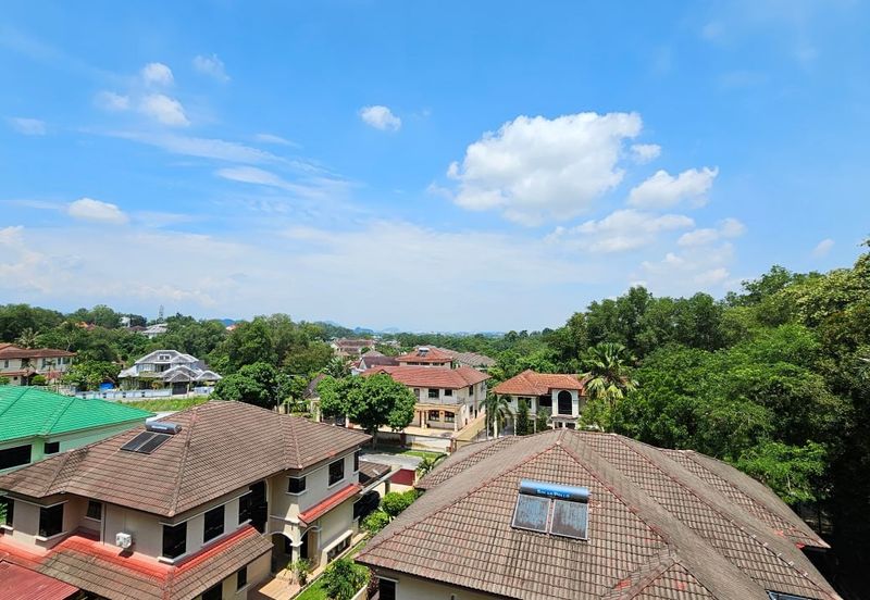 Meru Valley Golf Resort 4 Storey Bungalow for Sale 