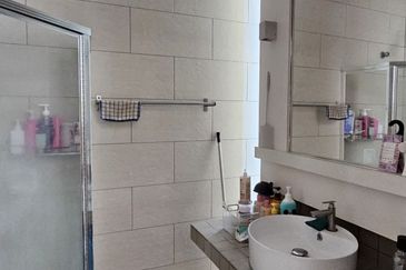 Meru Valley Golf Resort 4 Storey Bungalow for Sale 