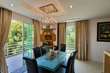 Meru Valley Golf Resort 4 Storey Bungalow for Sale 