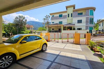 Meru Valley Golf Resort 4 Storey Bungalow for Sale 