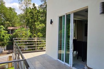 Meru Valley Golf Resort 4 Storey Bungalow for Sale 