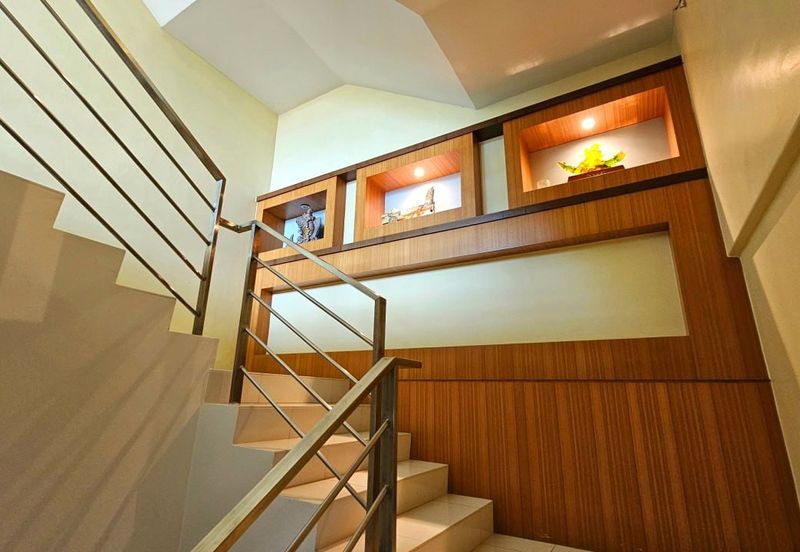 Meru Valley Golf Resort 4 Storey Bungalow for Sale 